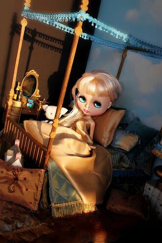 Впечатляващата история на куклата фотомодел