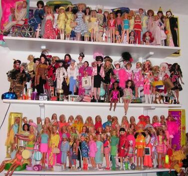 Властелинът на куклите има 6000 Барбита