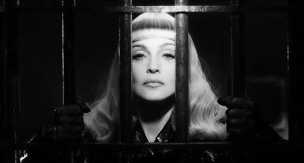 Мадона влезе в затвора