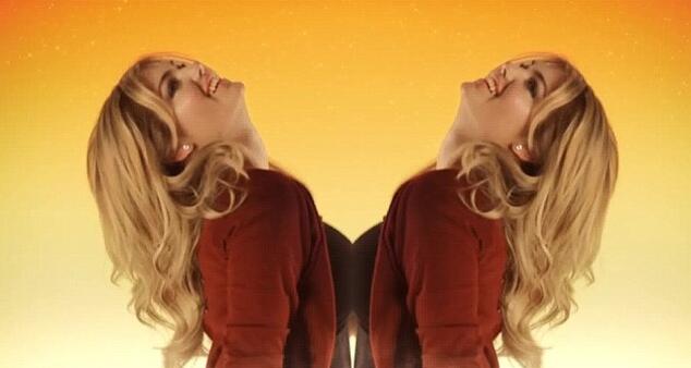 Кейт Ъптън засне еротична реклама на храна