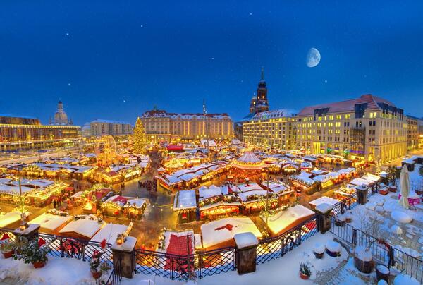 Коледен базар на почти шест века
