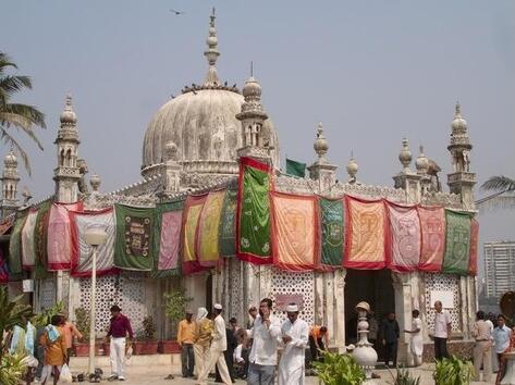 <p>Джамията "Хаджи Али Дарга"</p>