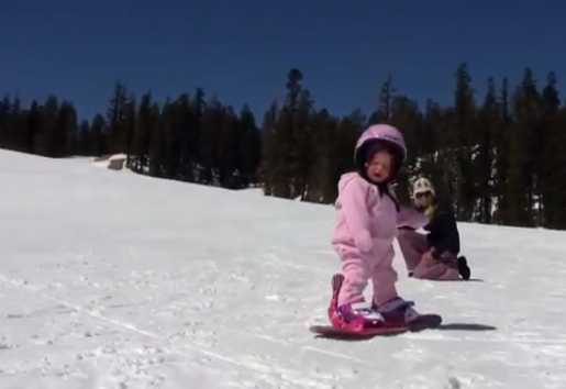 Най-малката сноубордистка е едва на годинка