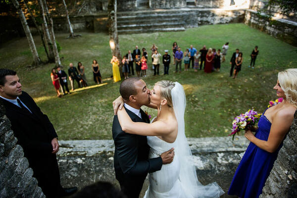 10 невероятно щури места за сватба