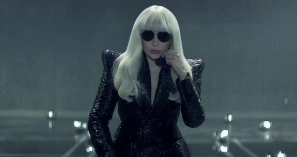 Лейди Гага с култова осемдесетарска визия