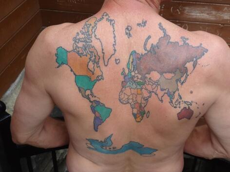 Мъжът, който си татуира целия свят