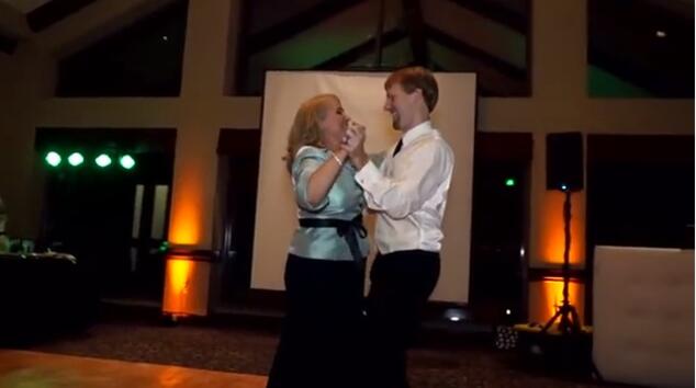 Видео с 2 млн. гледания: Сватбеният танц на майка и син