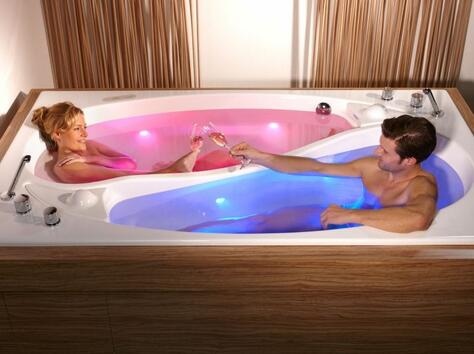 Къпане по двойки във вана "Ин и Ян"