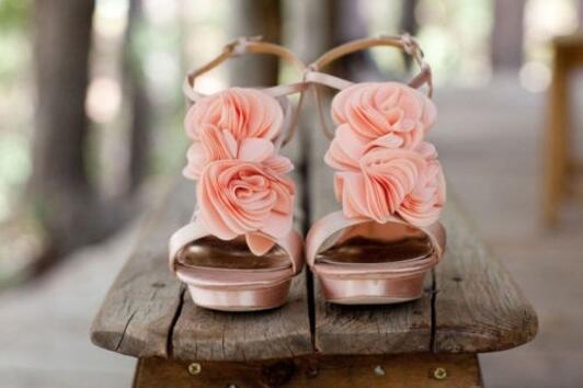 Пролетни тенденции в обувките: Прасковена феерия