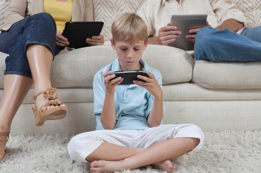 Как мобилните устройства вредят на децата ни