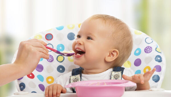 Кога трябва да храним бебето - в определен час или когато поиска?