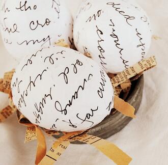 <p>Надписи и послания върху великденските яйца</p>