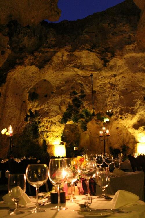 На вечеря в хилядолетна пещера