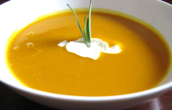 Свежа супа с моркови,джинджифил и цедено мляко