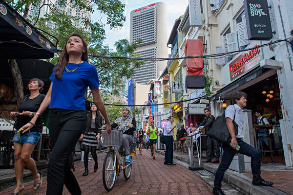 Дигитална разходка сред забързаното ежедневие на Сингапур