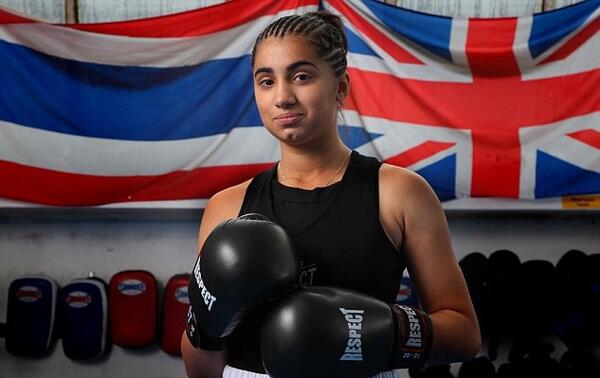 Тя е първата мюсюлманка боксьор във Великобритания!