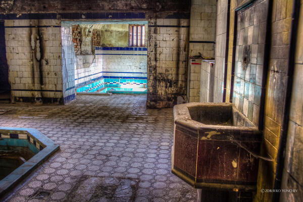 Забравената красота на старите минерални бани в София