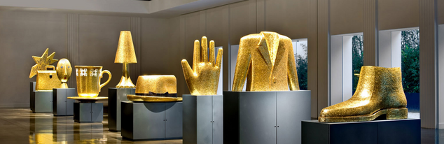 Гигантски златни скулптори промениха представата за пространство в Милано