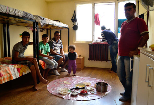 Присъда "Бежанка": Монотонното ежедневие в бежанския лагер 