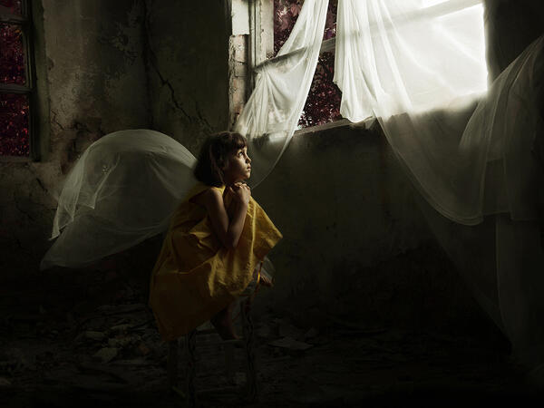 Драга Сапаревска: Детски снимки, сякаш излезли от мрачна приказка