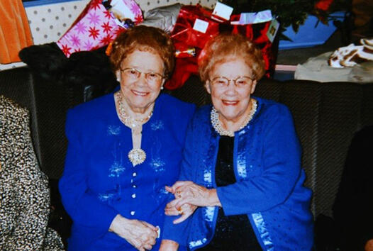 Най-възрастната двойка близнаци: Сестри на 103 години!