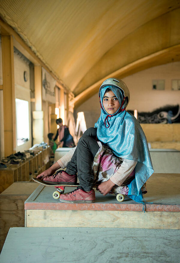Децата на Афганистан: Отнети права и живот без посока