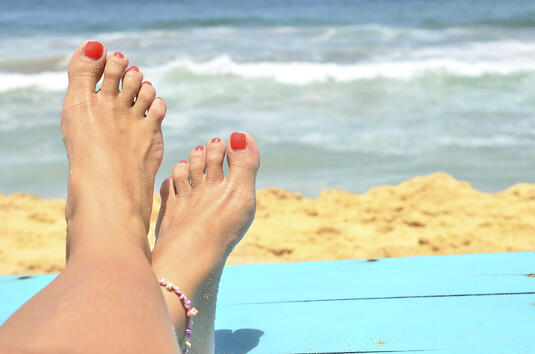 5 хитрини за красиви крака през лятото!