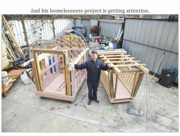 Къщички за бездомници, направени от тонове боклук