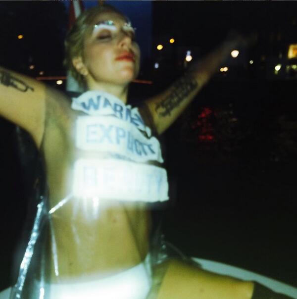Скандалната Лейди Гага с поредица от провокации