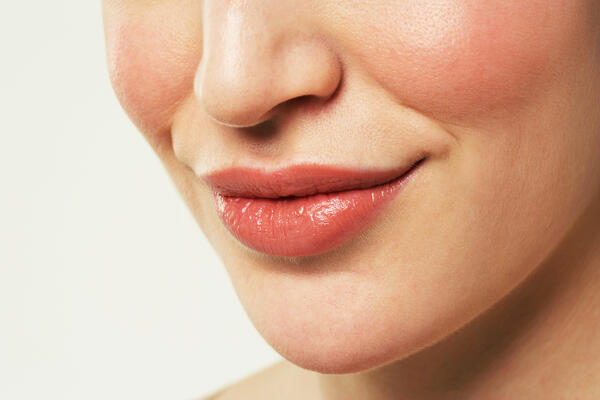 Какво казва формата на устните ви за вашия любовен живот?
