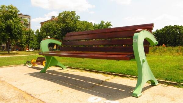 Гигантската пейка в Димитровград: Как въображението може да доведе до световен рекорд!