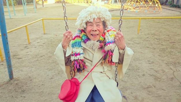 Най-щурата 93-годишна баба, която е модел на младежки дрехи