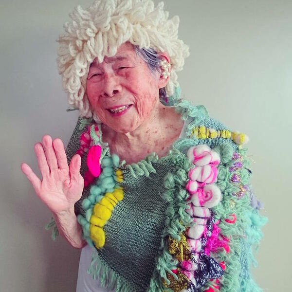 Най-щурата 93-годишна баба, която е модел на младежки дрехи