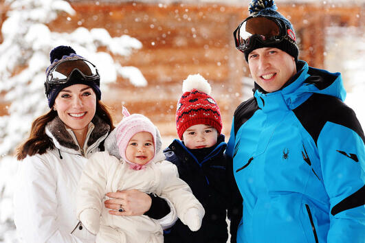 Oчарователните снимки от зимната ваканция на кралското семейство
