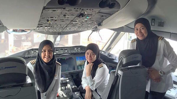 Историческият полет на първите жени пилоти в Саудитска Арабия
