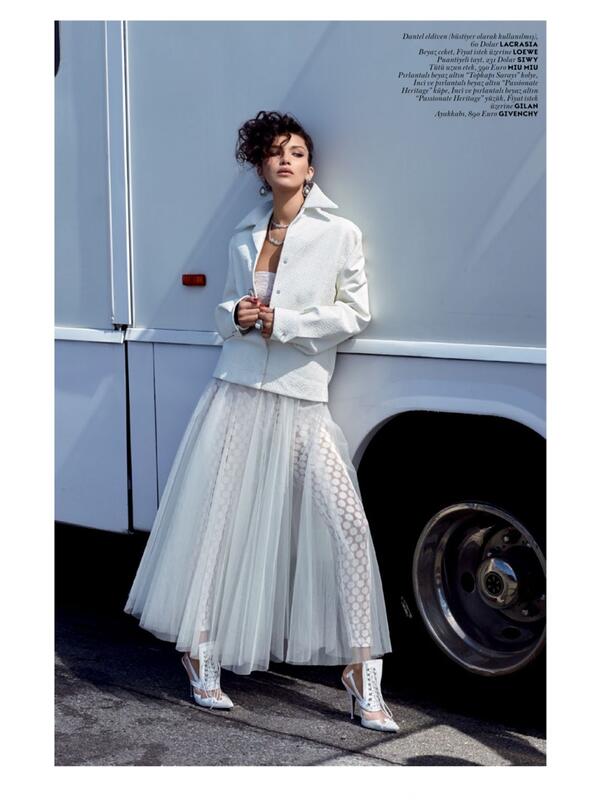 Бела Хадид за първи път на корица на Vogue!
