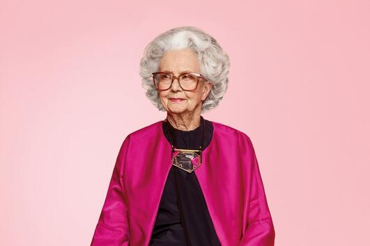 Избраха стогодишен модел по случай стогодишнината на списание Vogue