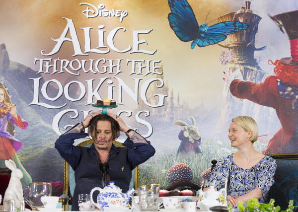 Алиса в Огледалния свят - едно лудо приключение за малки и големи!