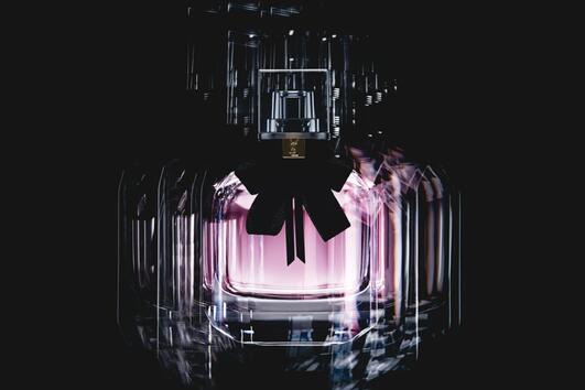 Мания за красота: парфюмът Mon Paris на Ив Сен Лоран