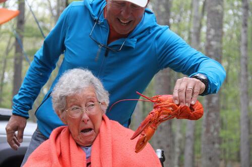 На 91 години и в инвалидна количка жена предприема околосветско пътешествие!