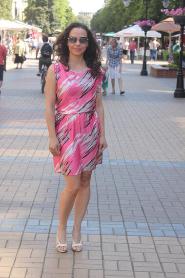 Стилните жени на София: Розова рокля