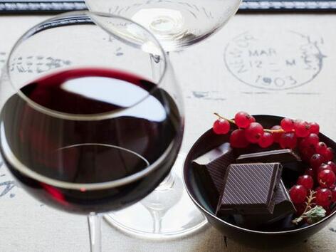 Червеното вино, черният шоколад и малините забавят болестта на Алцхаймер