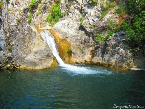 Котленският Балкан крие неподозирано красивия водопад Синия вир