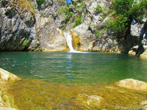 Котленският Балкан крие неподозирано красивия водопад Синия вир