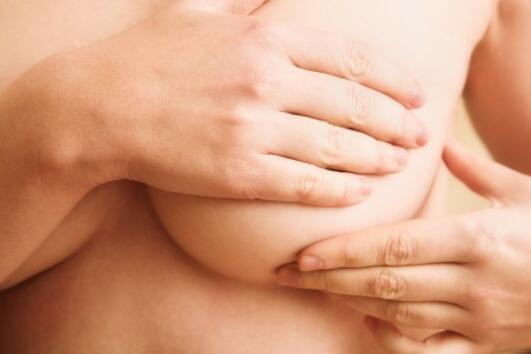 Колко точно порастват гърдите ни по време на бременността?