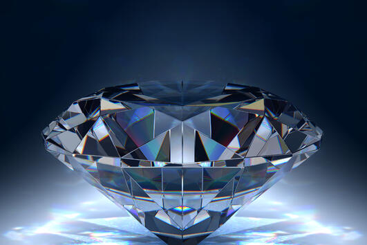 Избор на пръстен: по-евтиният близнак на диаманта 