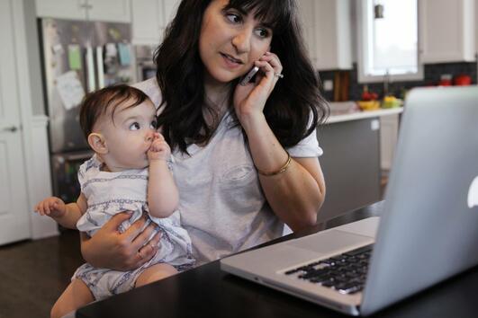 9 причини да се чувствате страхотно за това, че сте работеща майка