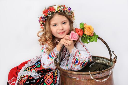 Уникалният фотопроект за съхраняване на българските традиции зад граница