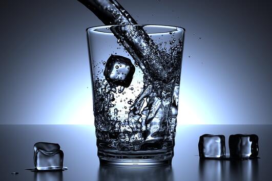 Какво ще се случи, ако замените всички напитки с вода? 