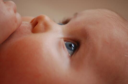 Как да разберете какви ще са очите на бебето ви?